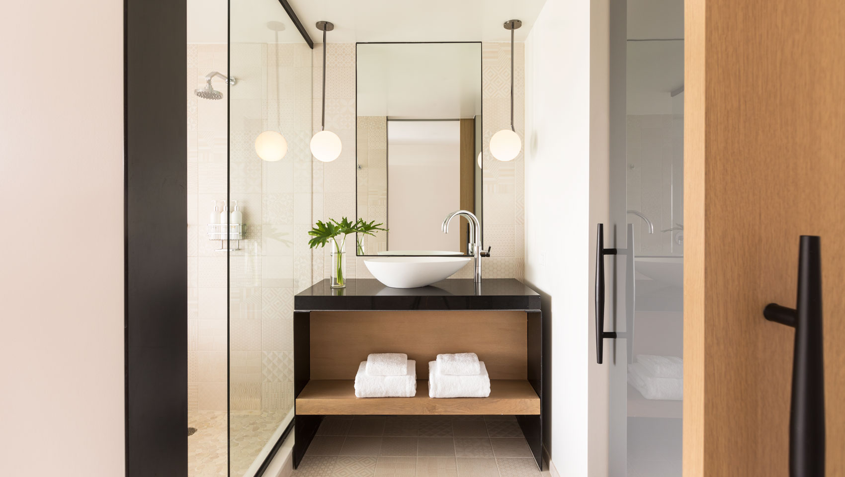 kimpton los angeles la peer hotel signature bathroom