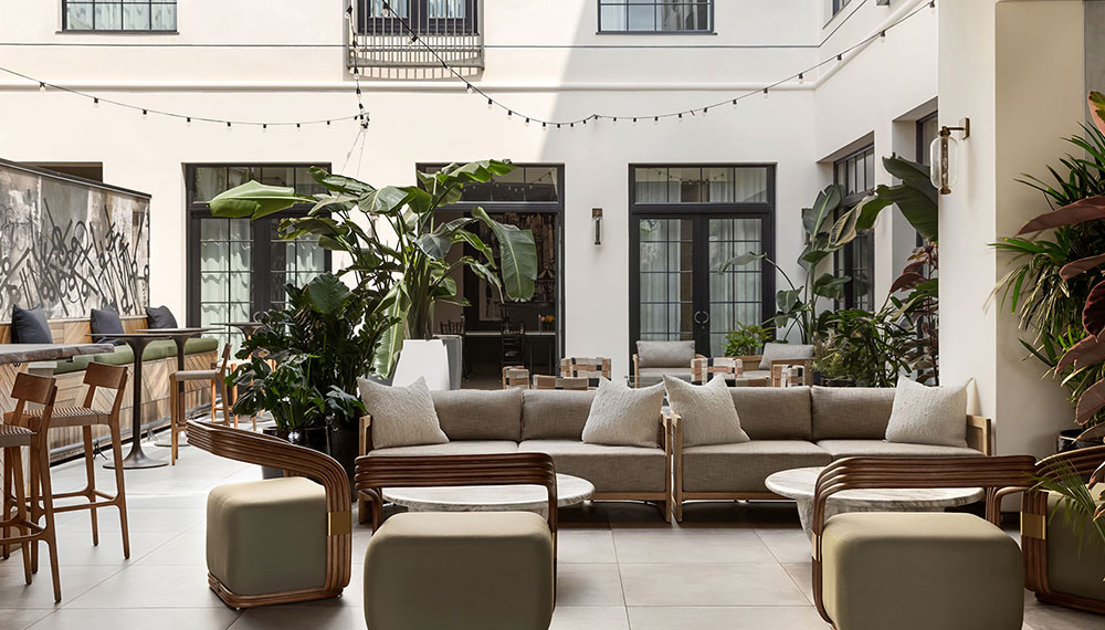 Courtyard Bar