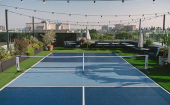 La Peer Rooftop pickleball court