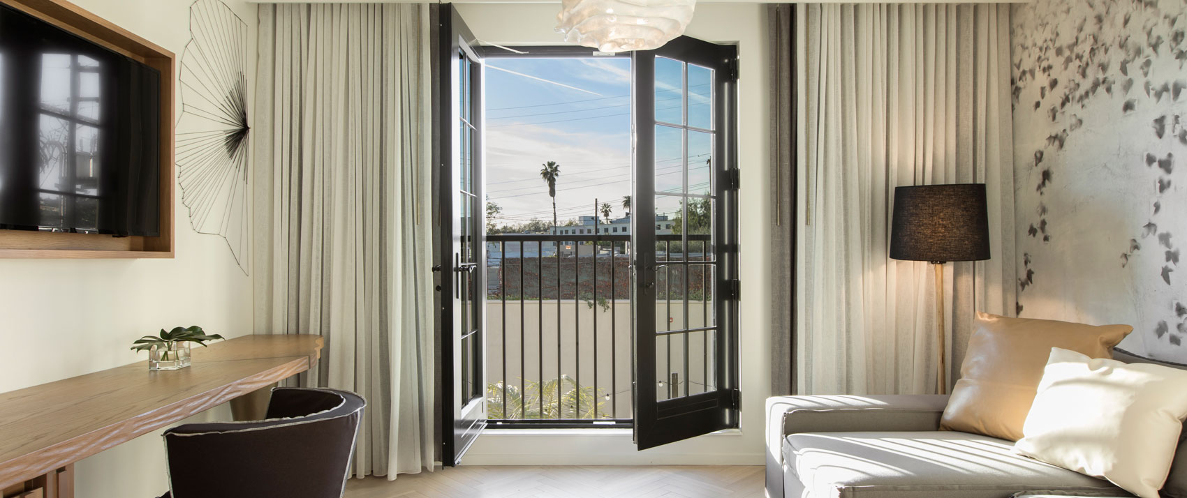 kimpton los angeles la peer hotel juliet suite window view